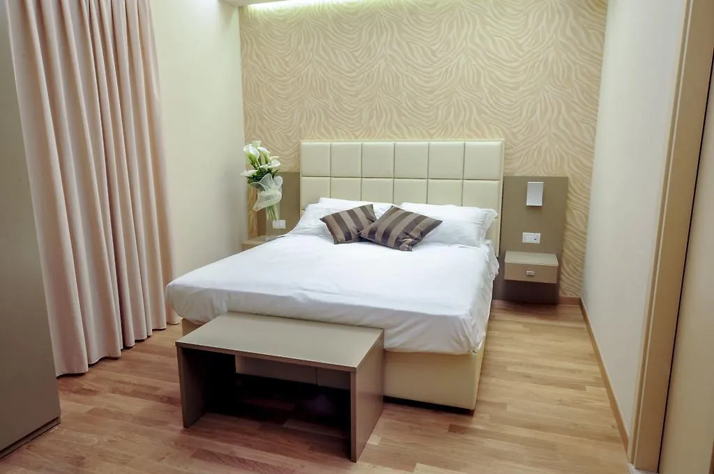 Hotel Dori Peschiera del Garda 3*,  Italy