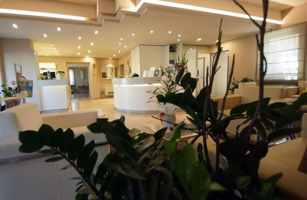 Hotel Dori Peschiera del Garda 3*,